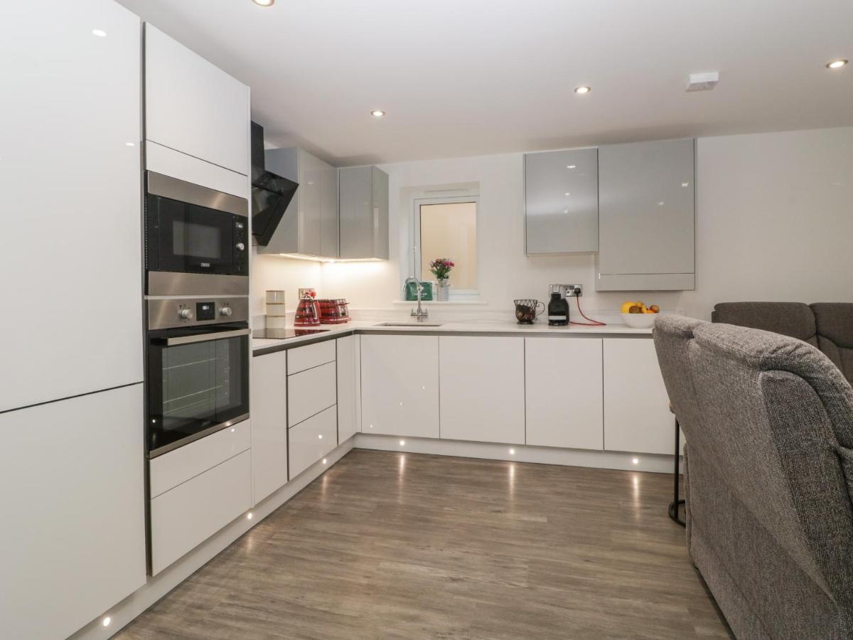 Flat 2, 38 Preston Road Apartman Weymouth Kültér fotó
