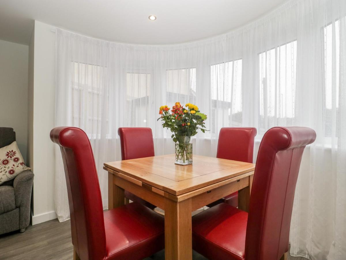 Flat 2, 38 Preston Road Apartman Weymouth Kültér fotó