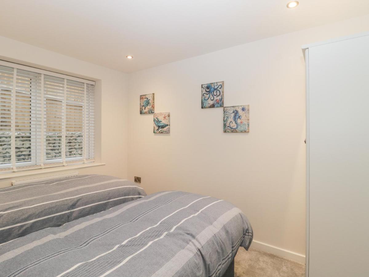 Flat 2, 38 Preston Road Apartman Weymouth Kültér fotó