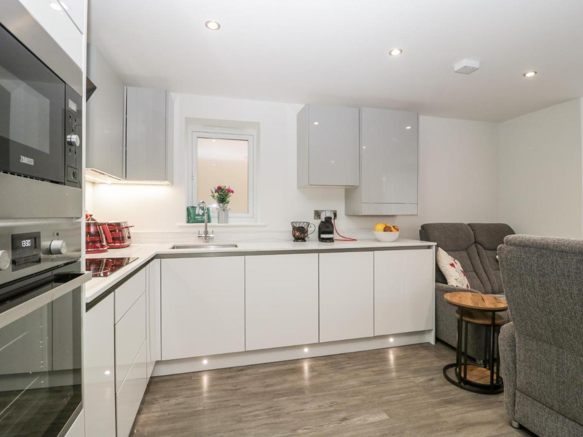 Flat 2, 38 Preston Road Apartman Weymouth Kültér fotó