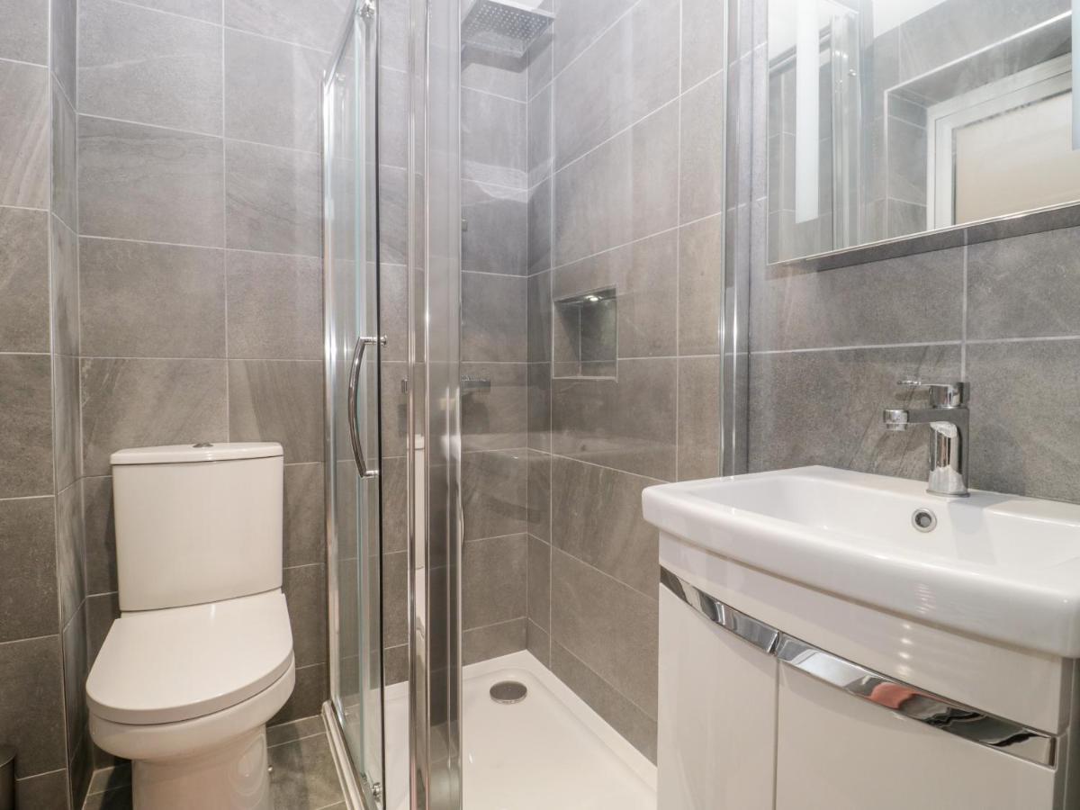 Flat 2, 38 Preston Road Apartman Weymouth Kültér fotó